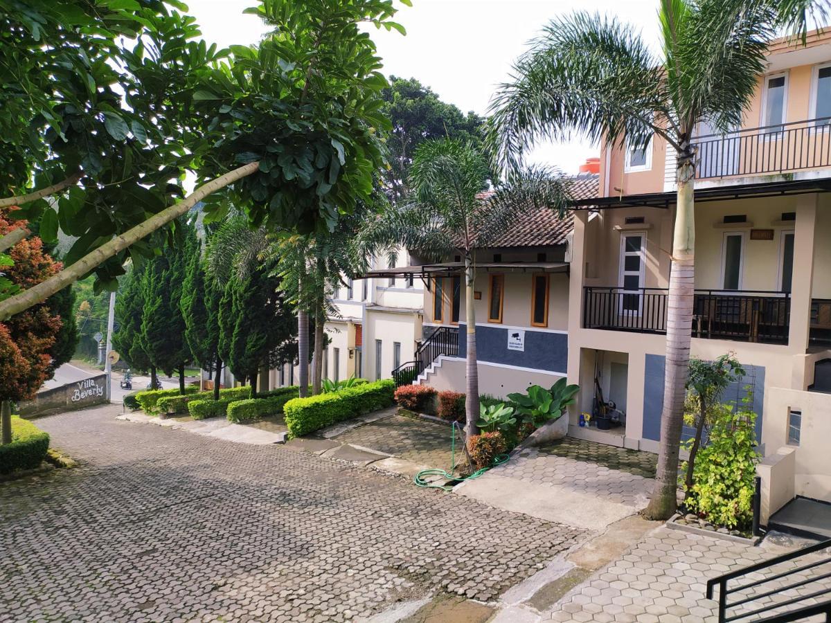 Villa Beverly Lembang Buitenkant foto