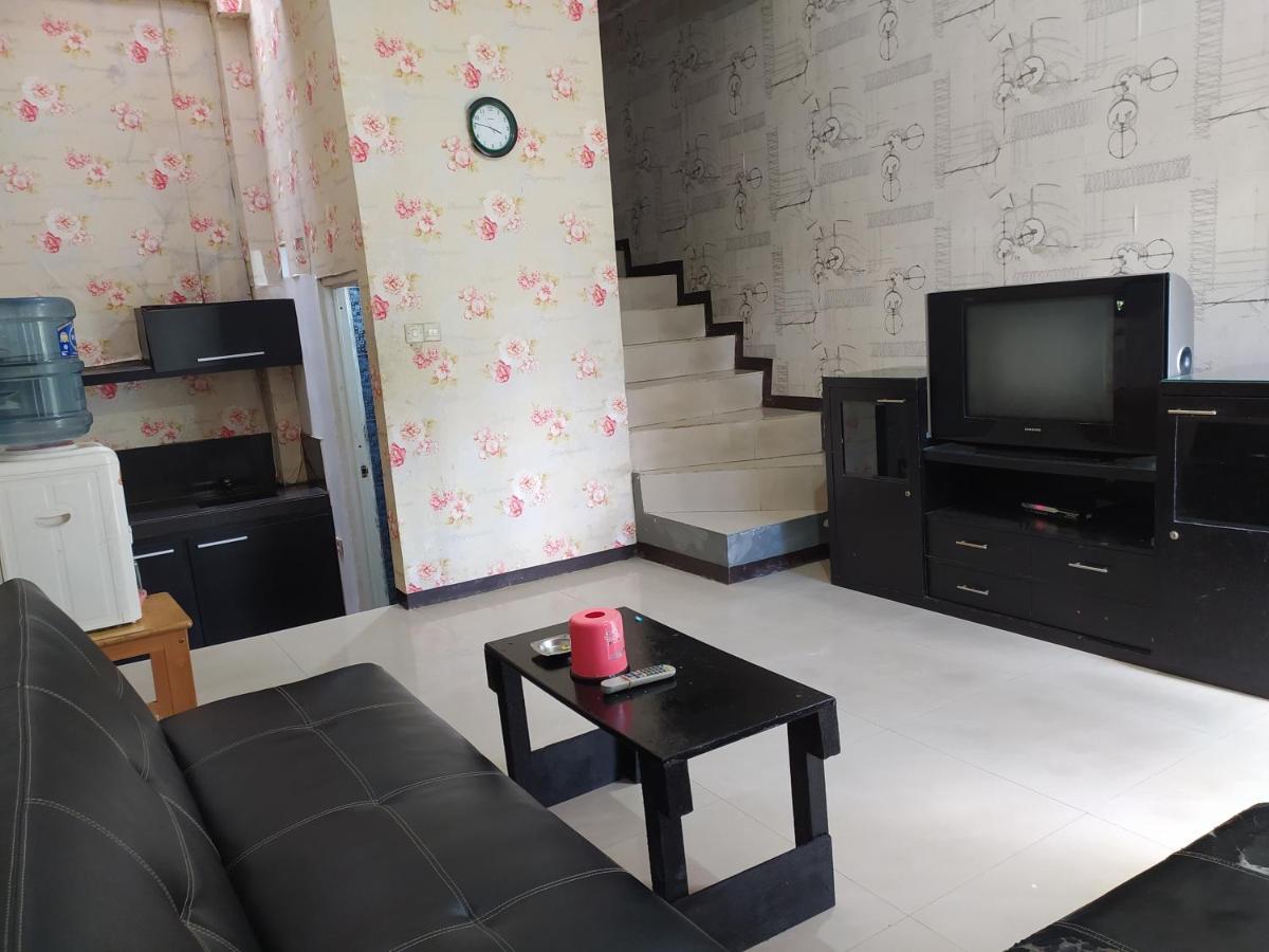 Villa Beverly Lembang Buitenkant foto