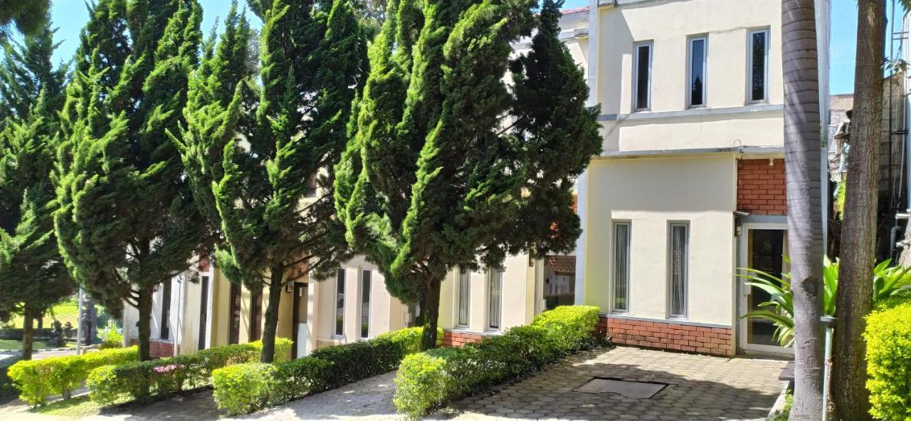 Villa Beverly Lembang Buitenkant foto