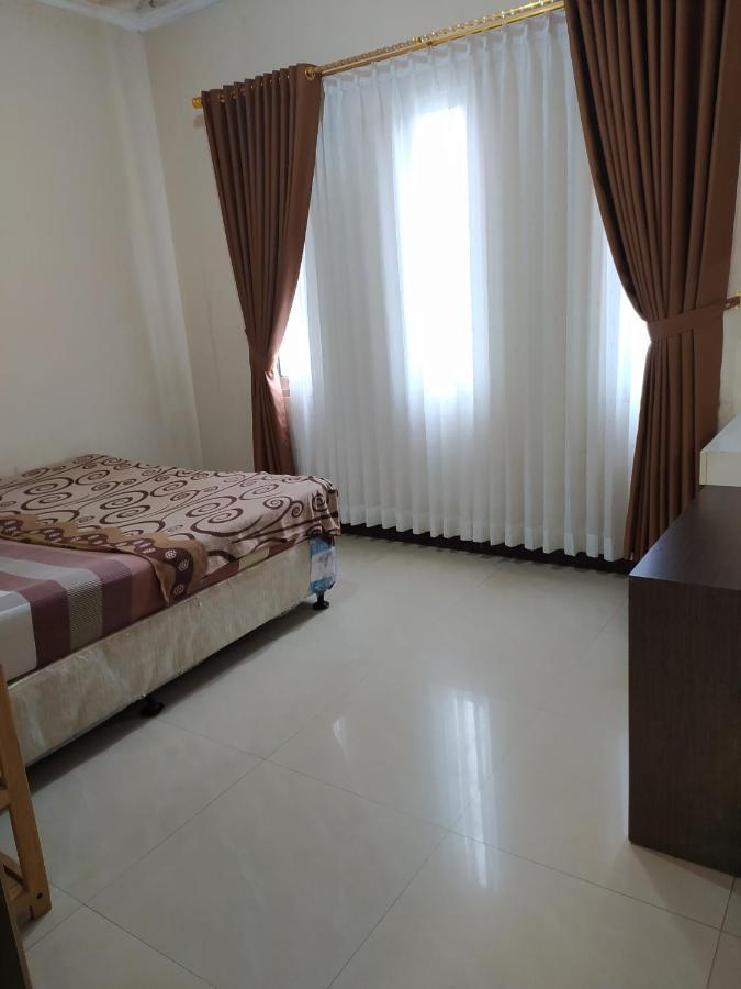 Villa Beverly Lembang Buitenkant foto