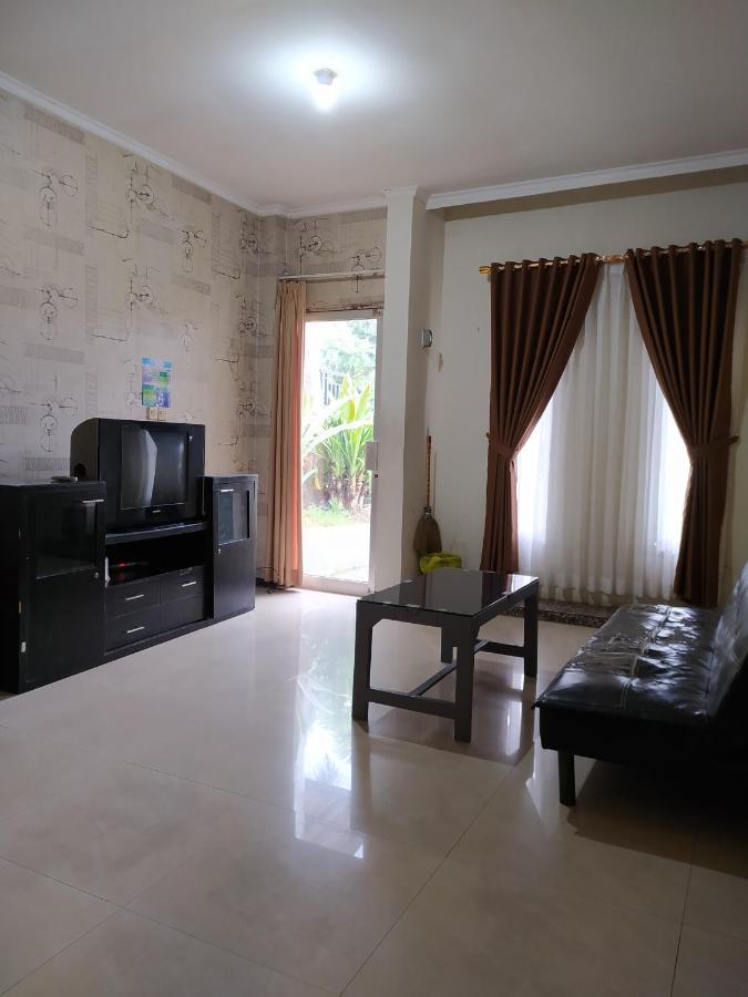 Villa Beverly Lembang Buitenkant foto