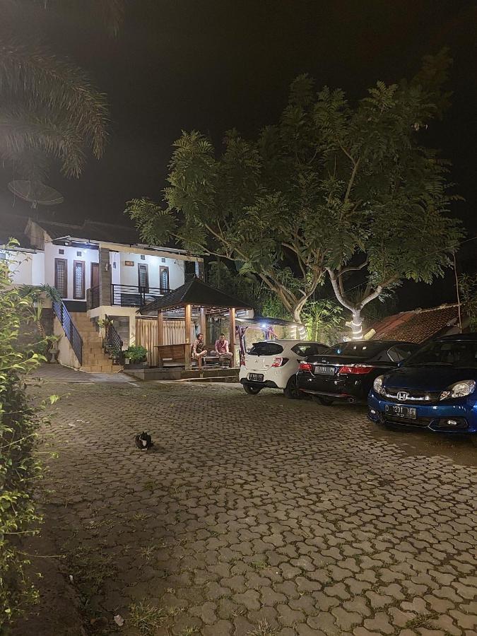 Villa Beverly Lembang Buitenkant foto
