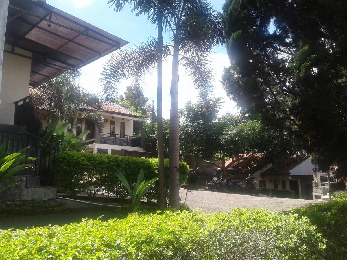 Villa Beverly Lembang Buitenkant foto